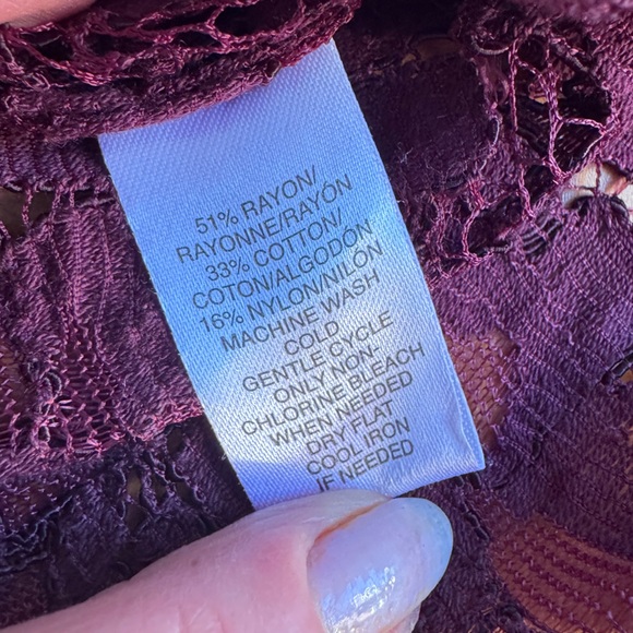 Loft Elegant Lace Burgundy Top size medium - Picture 4 of 9